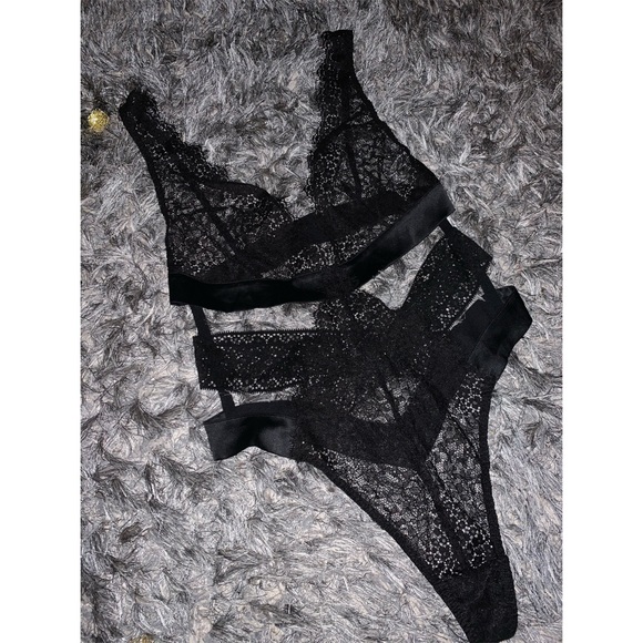 🖤Victoria’s Secret black lace teddy🖤 - Picture 2 of 10